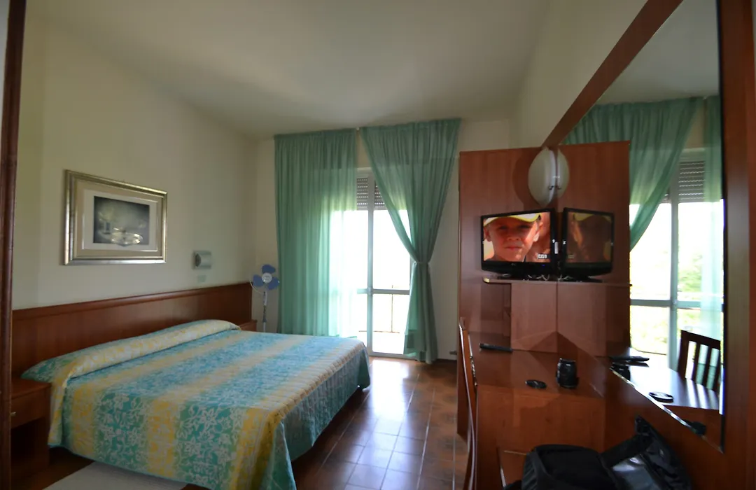 Hotel Boomerang - Check-In & Meals In Front At Hotel Sporting-1